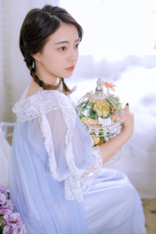 方志友热舞上衣不慎脱落